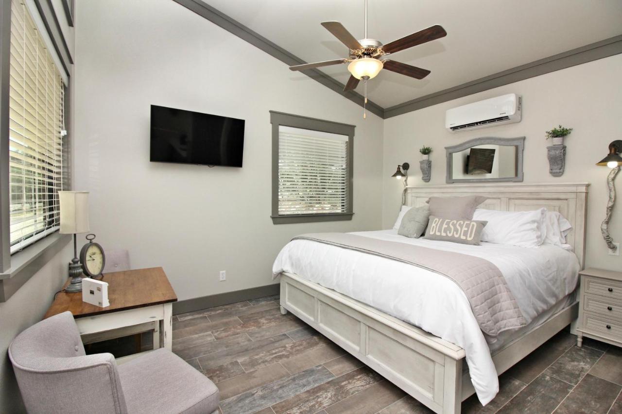 Green Acres Cottages - Dripping Springs Suite Wimberley Bagian luar foto