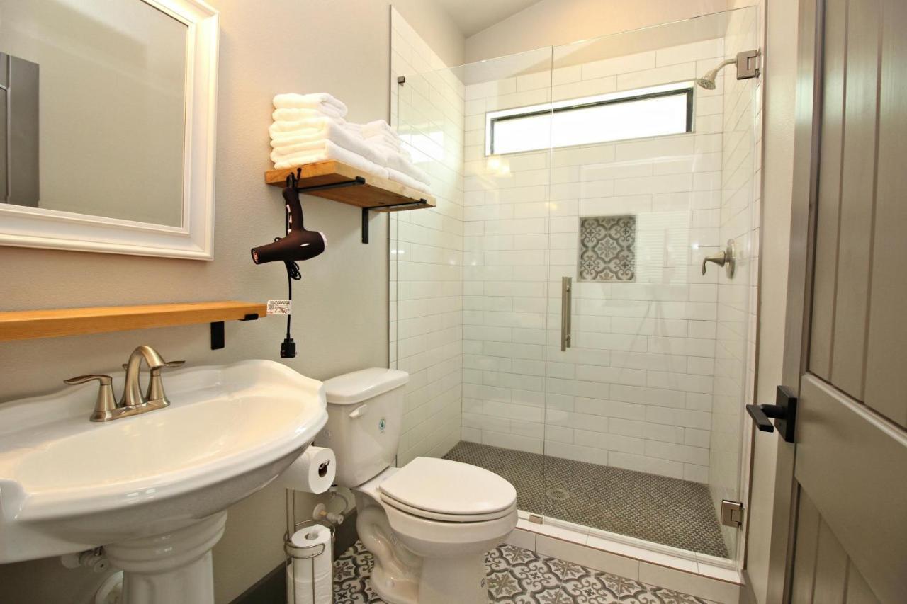 Green Acres Cottages - Dripping Springs Suite Wimberley Bagian luar foto